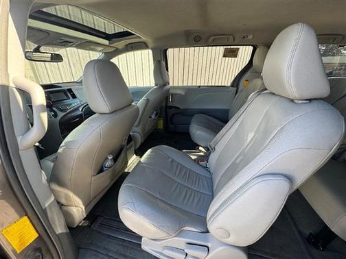 2014 Toyota Sienna XLE