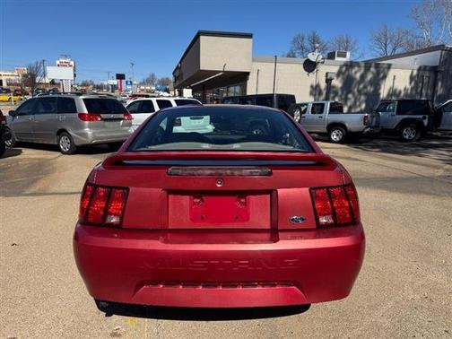 2000 Ford Mustang 2dr Cpe