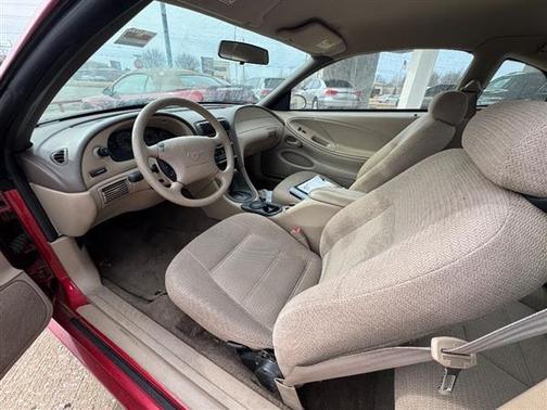 2000 Ford Mustang Base