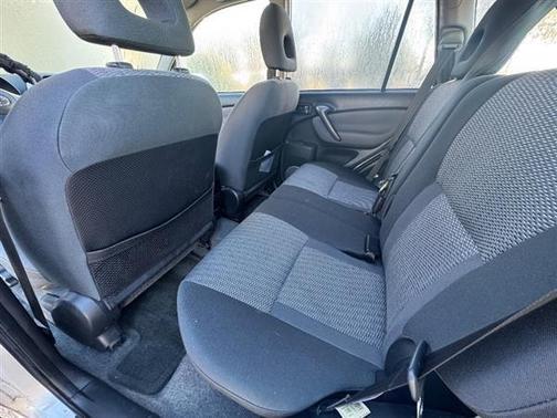 2005 Toyota RAV4 Base