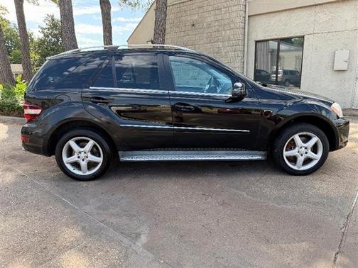 Black 2011 Mercedes-Benz M-Class 4MATIC 4dr ML 550