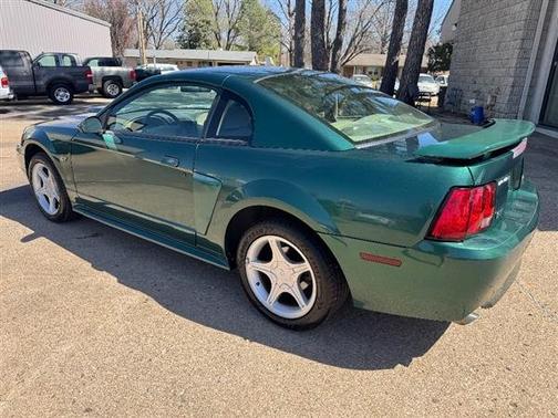 2001 Ford Mustang 2dr Cpe GT Deluxe