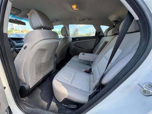 Winter White 2016 Hyundai TUCSON FWD 4dr SE