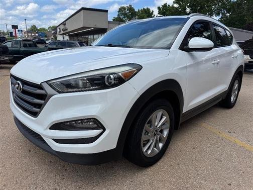 Winter White 2016 Hyundai TUCSON FWD 4dr SE