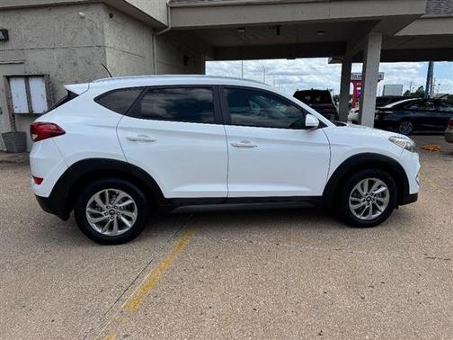 Winter White 2016 Hyundai TUCSON FWD 4dr SE