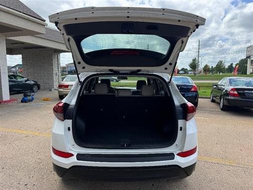 Winter White 2016 Hyundai TUCSON FWD 4dr SE