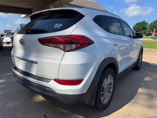 Winter White 2016 Hyundai TUCSON FWD 4dr SE