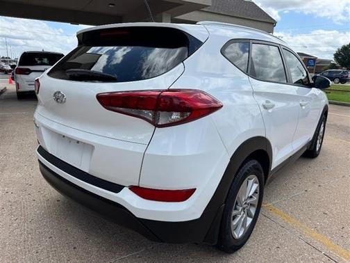 Winter White 2016 Hyundai TUCSON FWD 4dr SE
