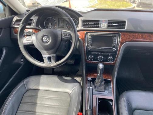 2012 Volkswagen Passat 2.5 SEL Premium