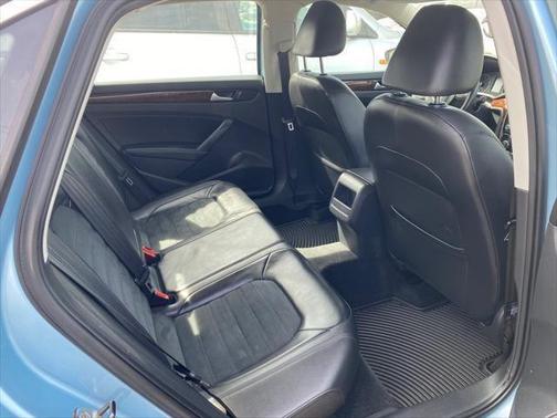 2012 Volkswagen Passat 2.5 SEL Premium
