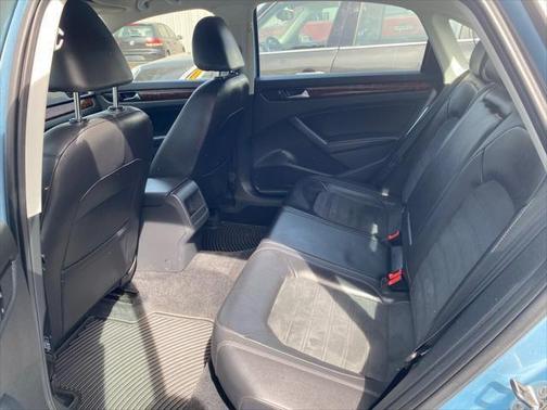 2012 Volkswagen Passat 2.5 SEL Premium