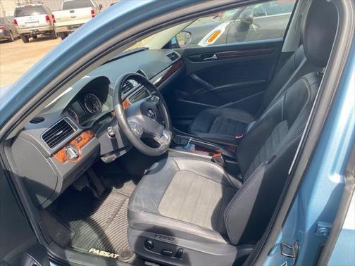 2012 Volkswagen Passat 2.5 SEL Premium