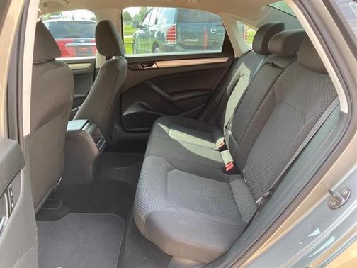 2014 Volkswagen Passat 1.8T S