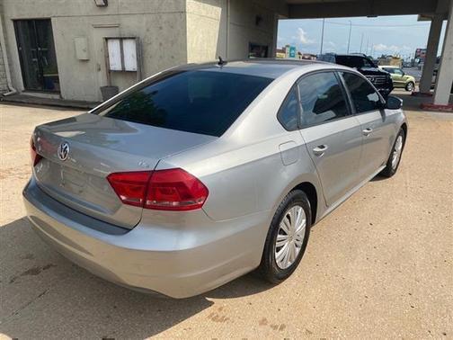 2014 Volkswagen Passat 1.8T S