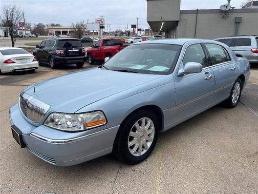 2011 Lincoln Town Car Signature