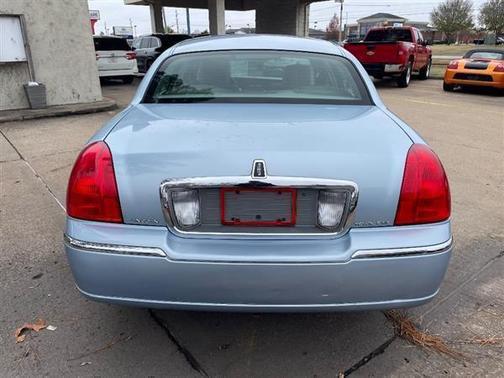 2011 Lincoln Town Car Signature