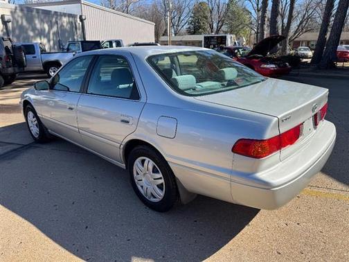 2001 Toyota Camry LE