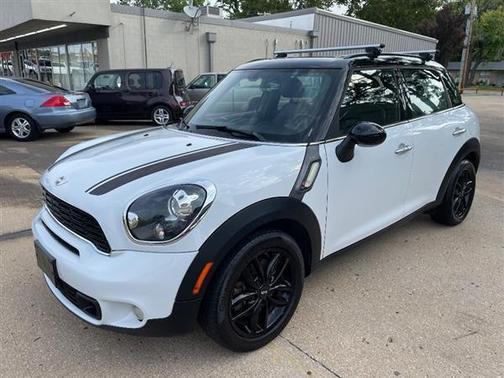 Light White 2013 MINI Countryman Cooper S SUV