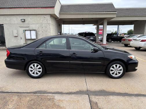 2004 Toyota Camry 4dr Sdn XLE V6 Auto (Natl)