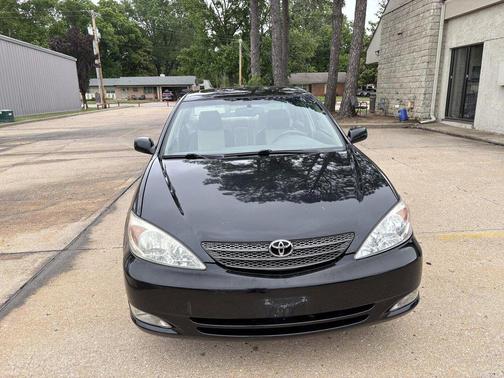 2004 Toyota Camry 4dr Sdn XLE V6 Auto (Natl)