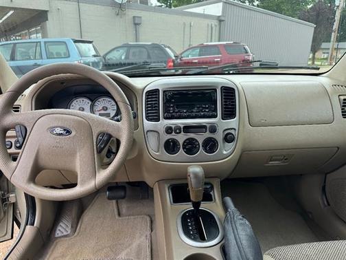 Gold Ash Metallic 2005 Ford Escape 4dr 103" WB 3.0L XLT