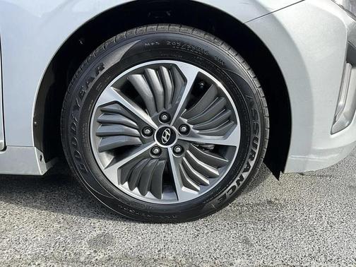 2022 Hyundai IONIQ Plug-In Hybrid SEL