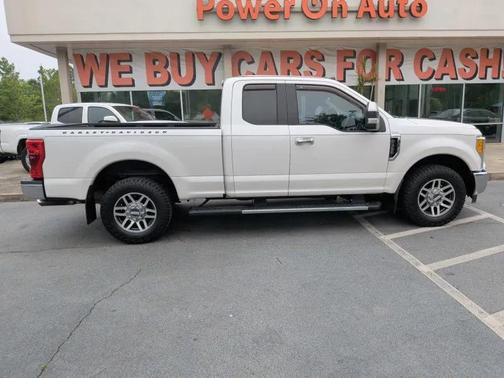 White 2017 Ford F-350 Lariat