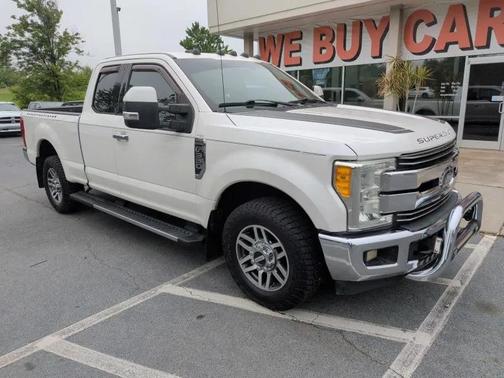 White 2017 Ford F-350 Lariat