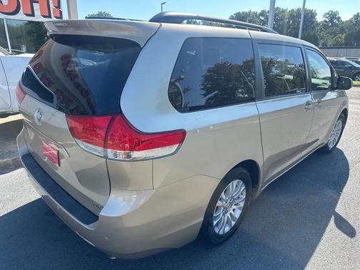 2014 Toyota Sienna XLE