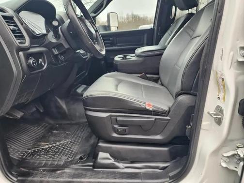 2022 RAM 2500 Tradesman Crew Cab 4x4 8' Box