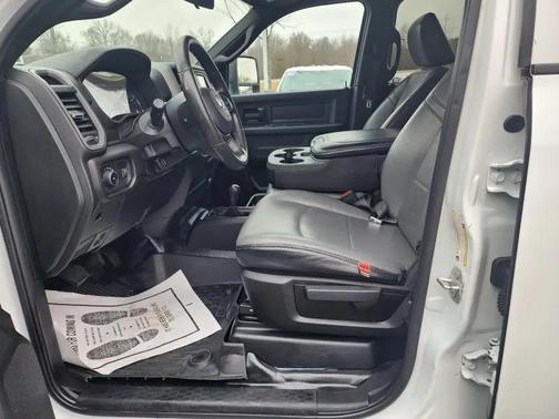 2023 RAM 2500 Tradesman Crew Cab 4x4 8' Box