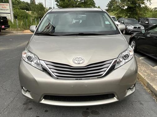 2017 Toyota Sienna XLE