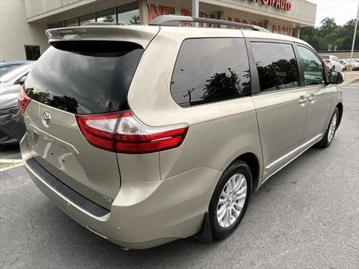 2017 Toyota Sienna XLE