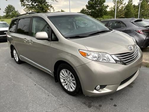 2017 Toyota Sienna XLE