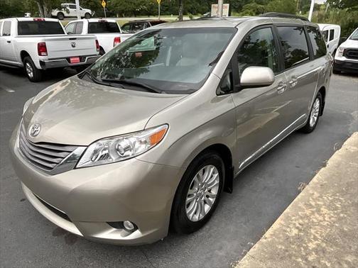 2017 Toyota Sienna XLE