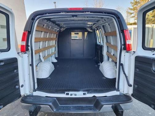 2023 GMC Savana 2500 Work Van