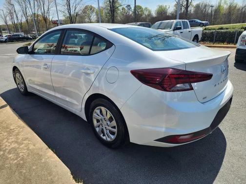 2019 Hyundai ELANTRA SE