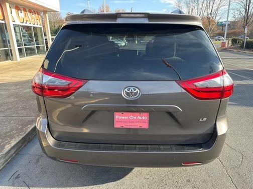 2020 Toyota Sienna LE