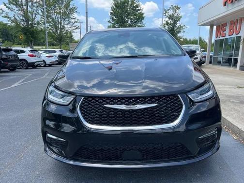 Brilliant Black Crystal Pearlcoat 2023 Chrysler Pacifica Touring L