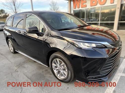 2023 Toyota Sienna LE