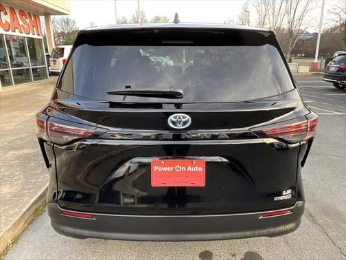 2023 Toyota Sienna LE