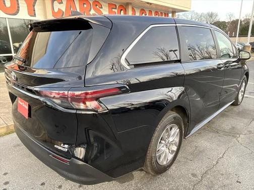 2023 Toyota Sienna LE