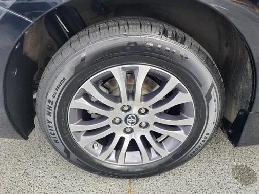 2022 Toyota Sienna XLE