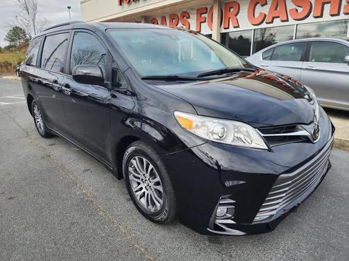 2022 Toyota Sienna XLE