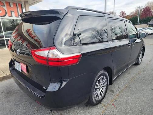 2022 Toyota Sienna XLE