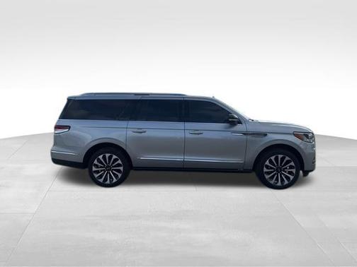2023 Lincoln Navigator L Reserve
