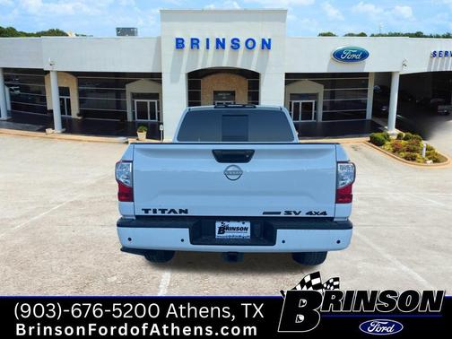 2023 Nissan Titan SV