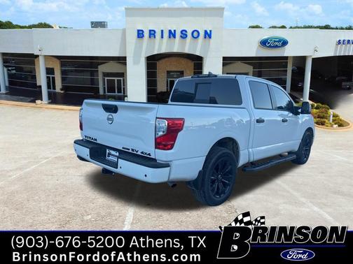 2023 Nissan Titan SV