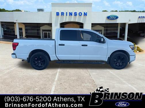 2023 Nissan Titan SV