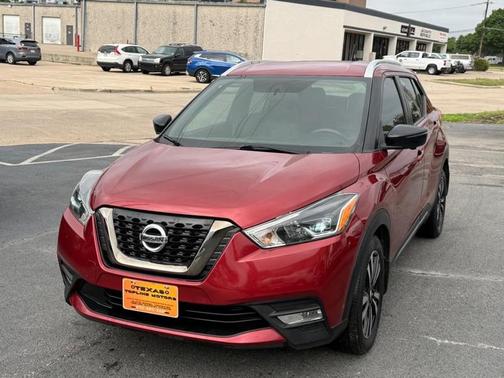 Cayenne Red Metallic 2019 Nissan Kicks SR